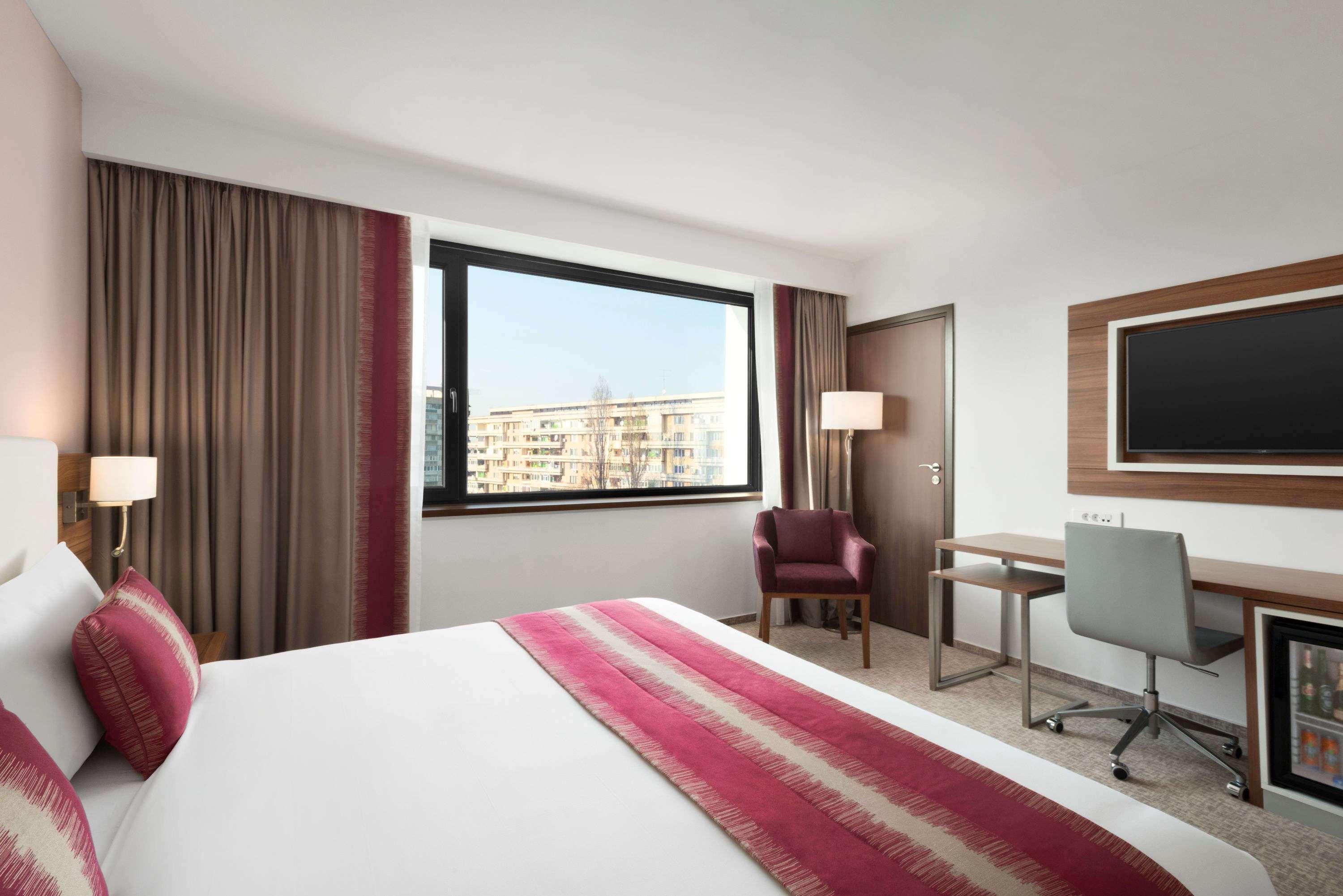 Ramada Plaza Craiova Hotel Exterior foto