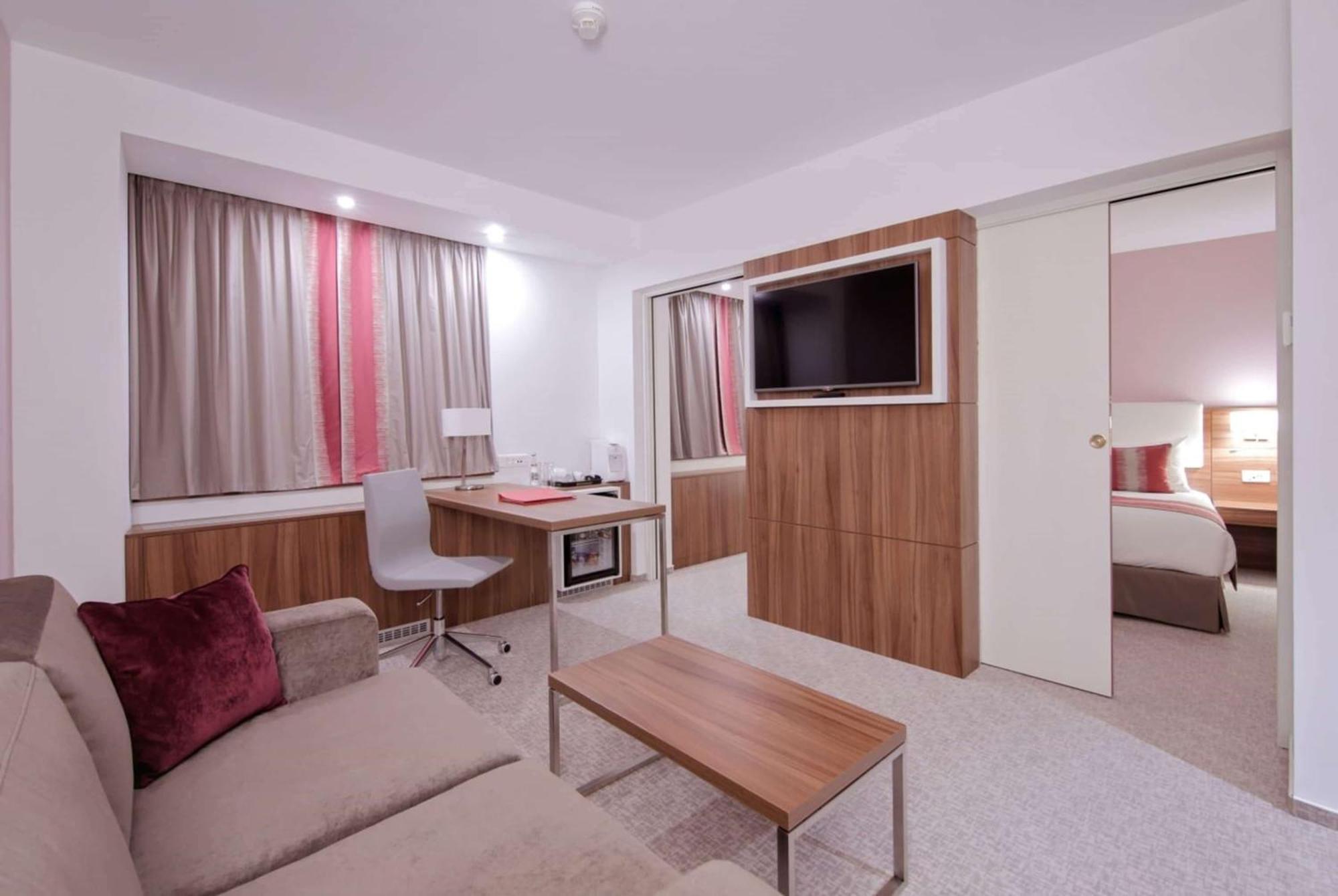Ramada Plaza Craiova Hotel Exterior foto