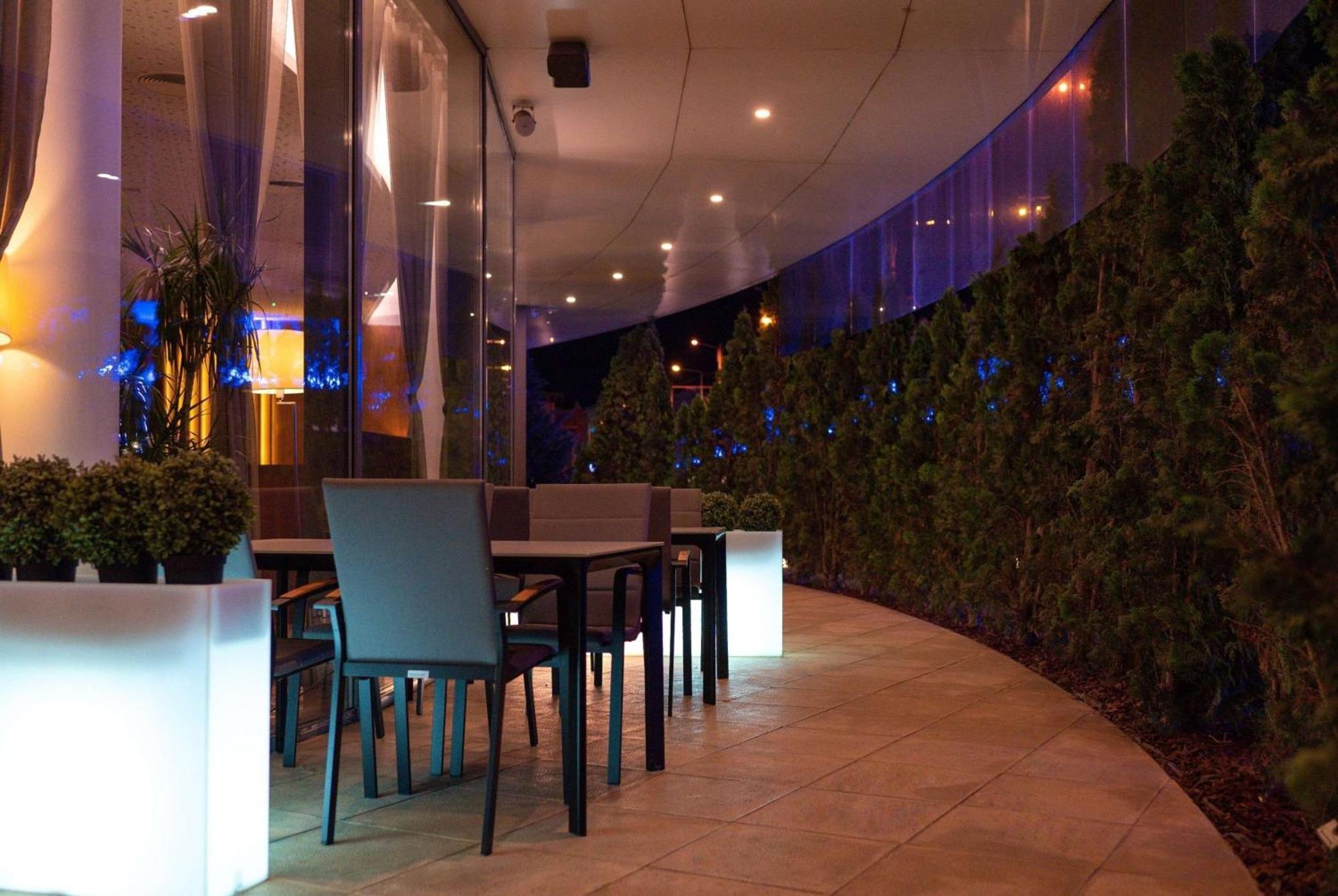 Ramada Plaza Craiova Hotel Exterior foto