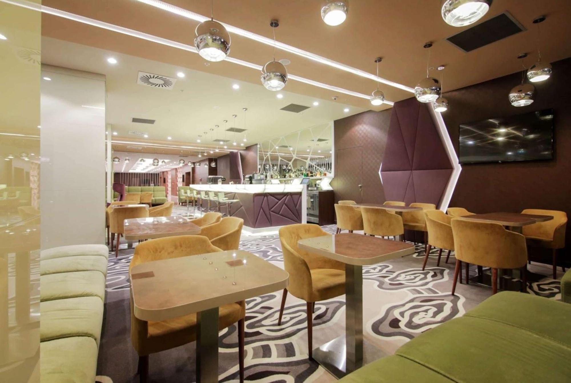Ramada Plaza Craiova Hotel Exterior foto