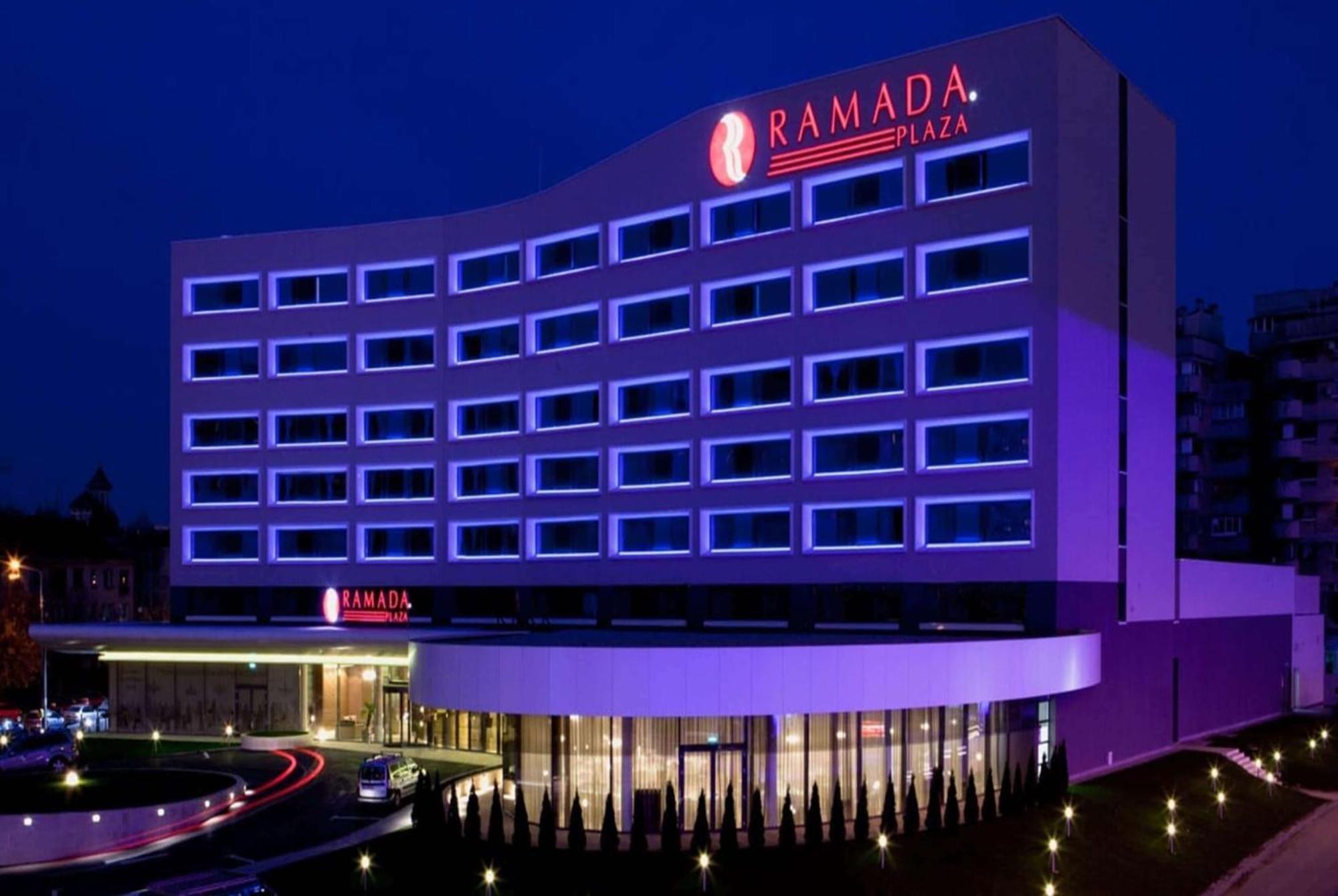 Ramada Plaza Craiova Hotel Exterior foto