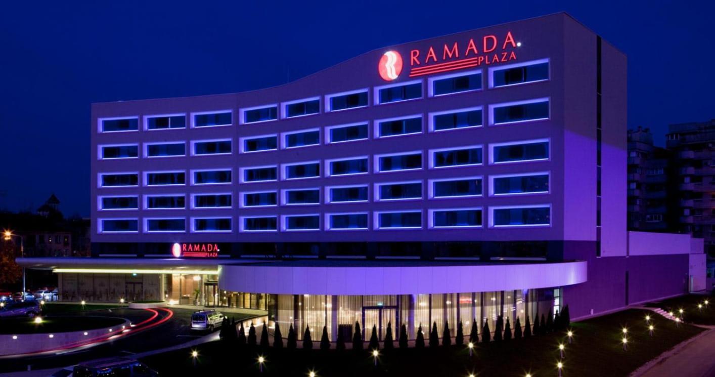 Ramada Plaza Craiova Hotel Exterior foto