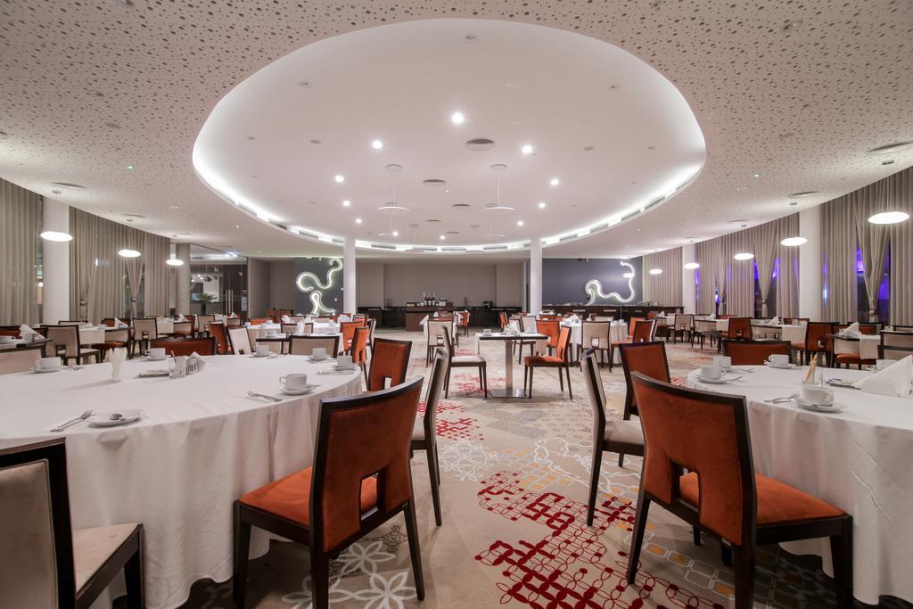 Ramada Plaza Craiova Hotel Exterior foto