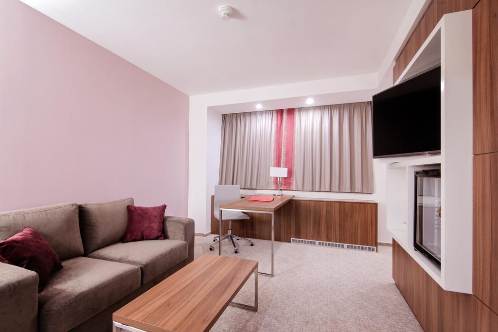 Ramada Plaza Craiova Hotel Exterior foto