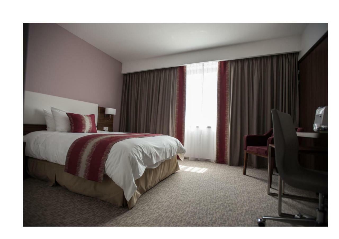 Ramada Plaza Craiova Hotel Exterior foto